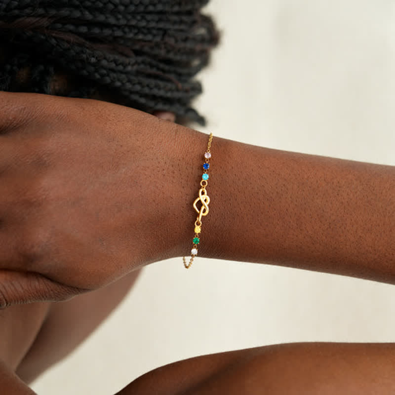 Pulsera con nudo en forma de corazón con 1 a 8 piedras de nacimiento personalizadas de Olivenorma 