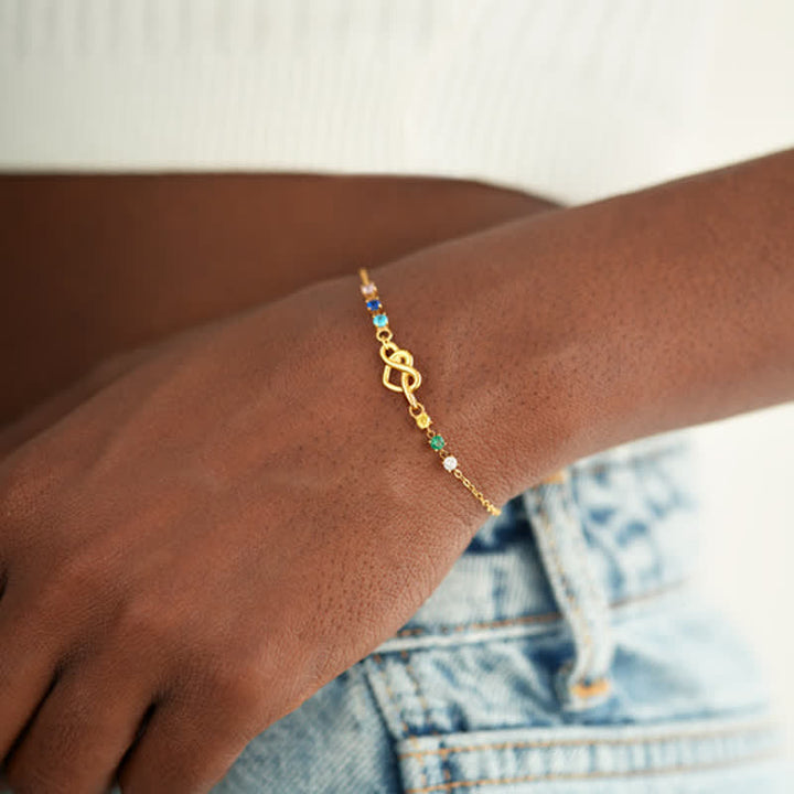 Pulsera con nudo en forma de corazón con 1 a 8 piedras de nacimiento personalizadas de Olivenorma 
