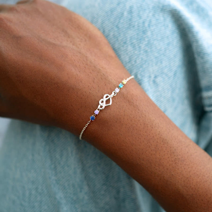 Pulsera con nudo en forma de corazón con 1 a 8 piedras de nacimiento personalizadas de Olivenorma 