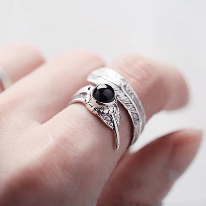 Anillo de plumas ajustable de ónix negro estilo hip hop de Olivenorma