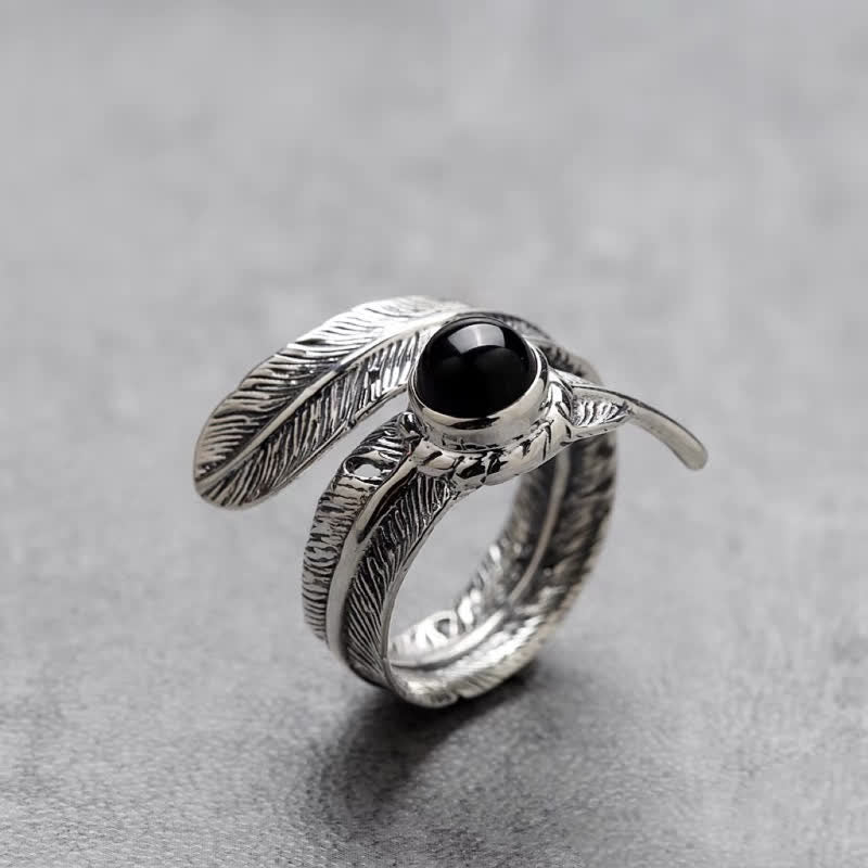 Anillo de plumas ajustable de ónix negro estilo hip hop de Olivenorma