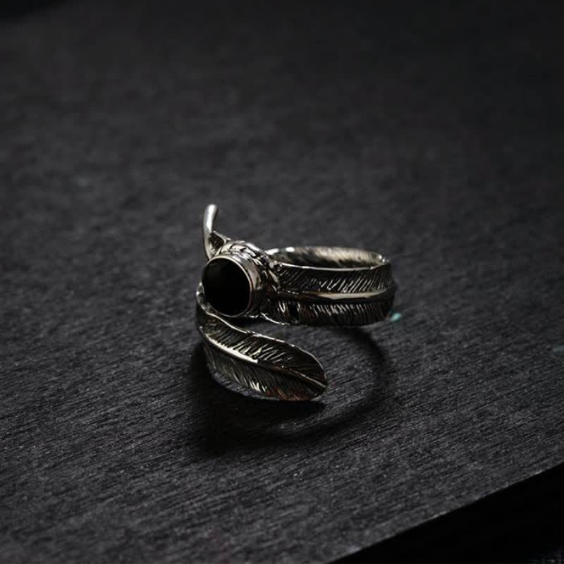 Anillo de plumas ajustable de ónix negro estilo hip hop de Olivenorma