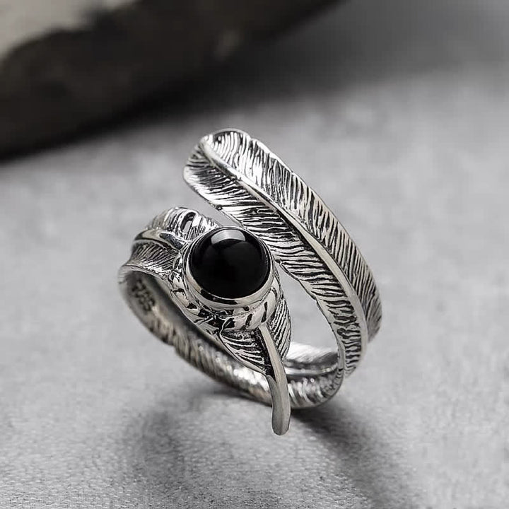 Anillo de plumas ajustable de ónix negro estilo hip hop de Olivenorma
