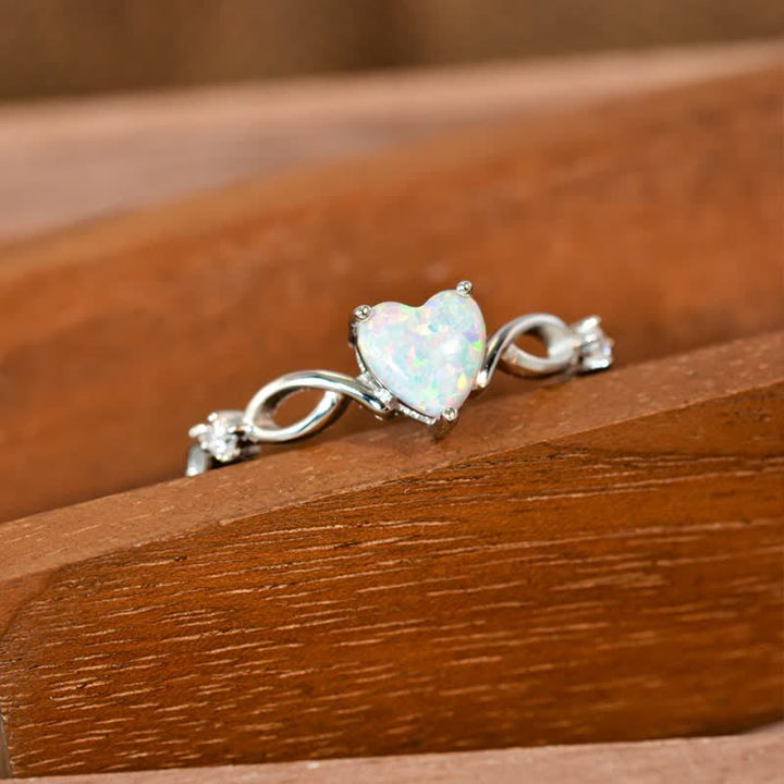 Anillo de compromiso con corazón de ópalo "Eternity Unlimited" de Olivenorma
