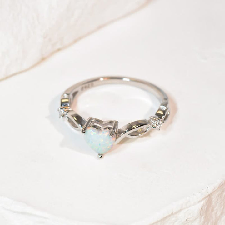 Anillo de compromiso con corazón de ópalo "Eternity Unlimited" de Olivenorma