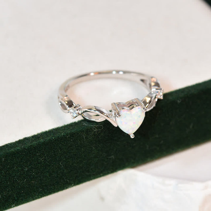 Anillo de compromiso con corazón de ópalo "Eternity Unlimited" de Olivenorma