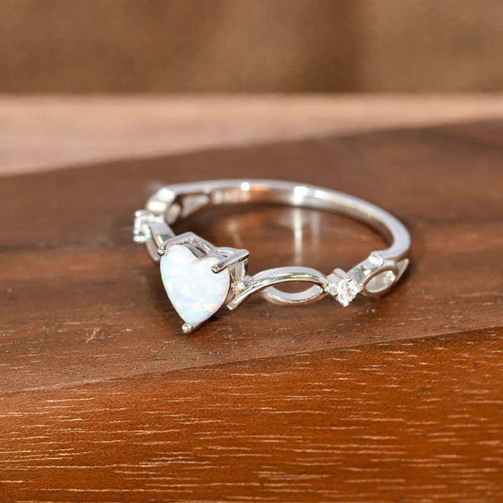 Anillo de compromiso con corazón de ópalo "Eternity Unlimited" de Olivenorma