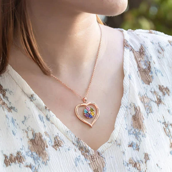 Collar personalizado con piedra natal en forma de corazón de Olivenorma con 1 a 6 nombres grabados
