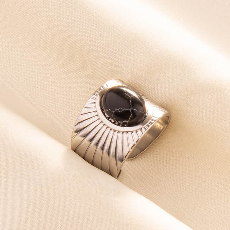 Anillo ancho ajustable con piedra natural ovalada con incrustaciones de Olivenorma 