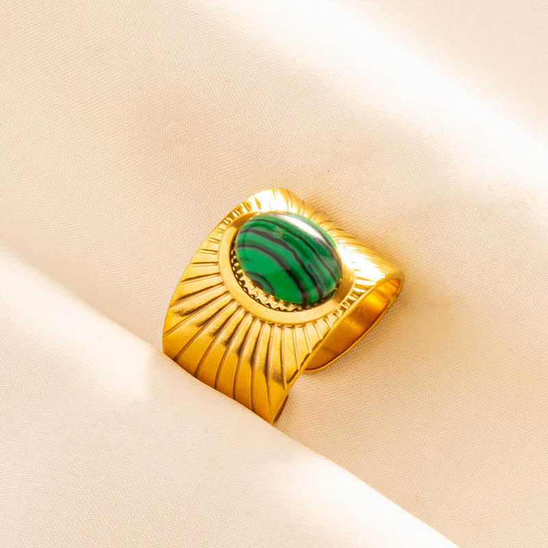 Anillo ancho ajustable con piedra natural ovalada con incrustaciones de Olivenorma 