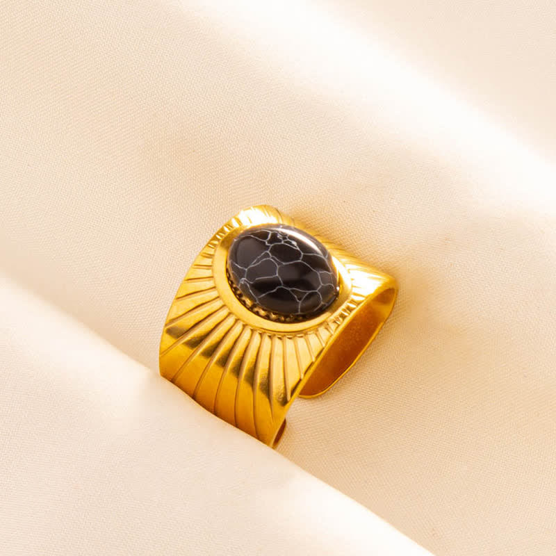 Anillo ancho ajustable con piedra natural ovalada con incrustaciones de Olivenorma 