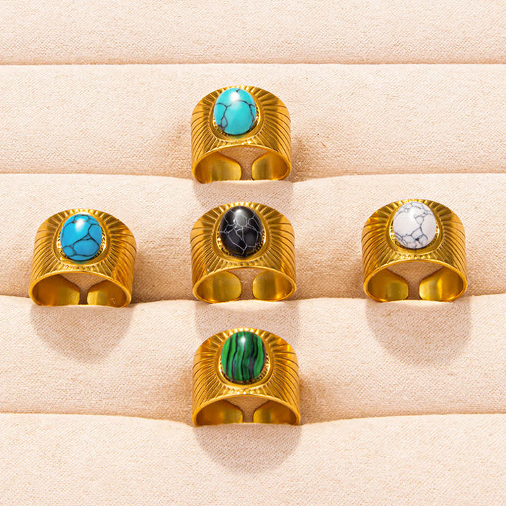 Anillo ancho ajustable con piedra natural ovalada con incrustaciones de Olivenorma 