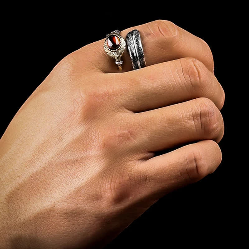 Anillo abierto con forma de pluma curvada en plata S925 de Olivenorma