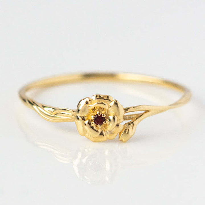 Anillo de oro con flor de nacimiento y delicado diseño de Olivenorma