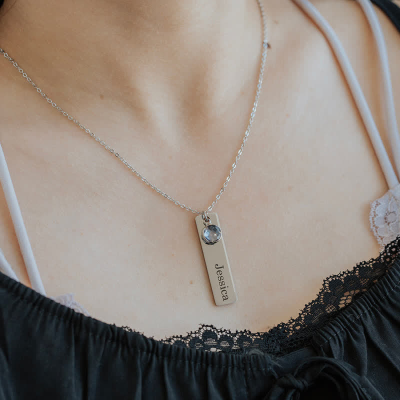 Collar con nombre y flor de nacimiento personalizados de Olivenorma