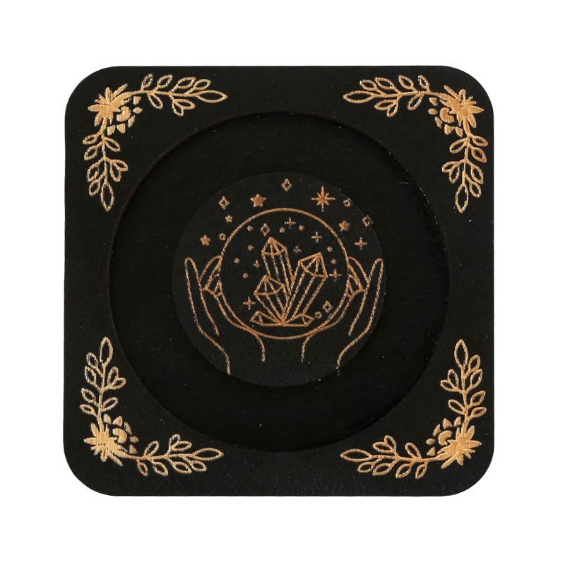 Expositor de pulseras de madera con luna grabada de Olivenorma