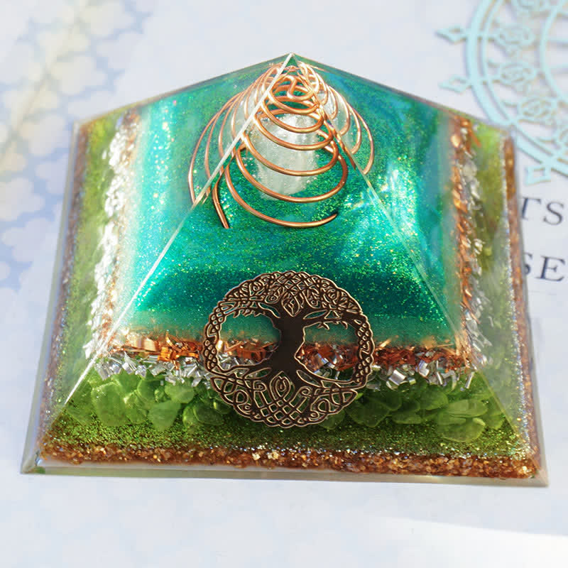 Pirámide de orgón de peridoto de cristal transparente "Árbol de la vida" de Olivenorma