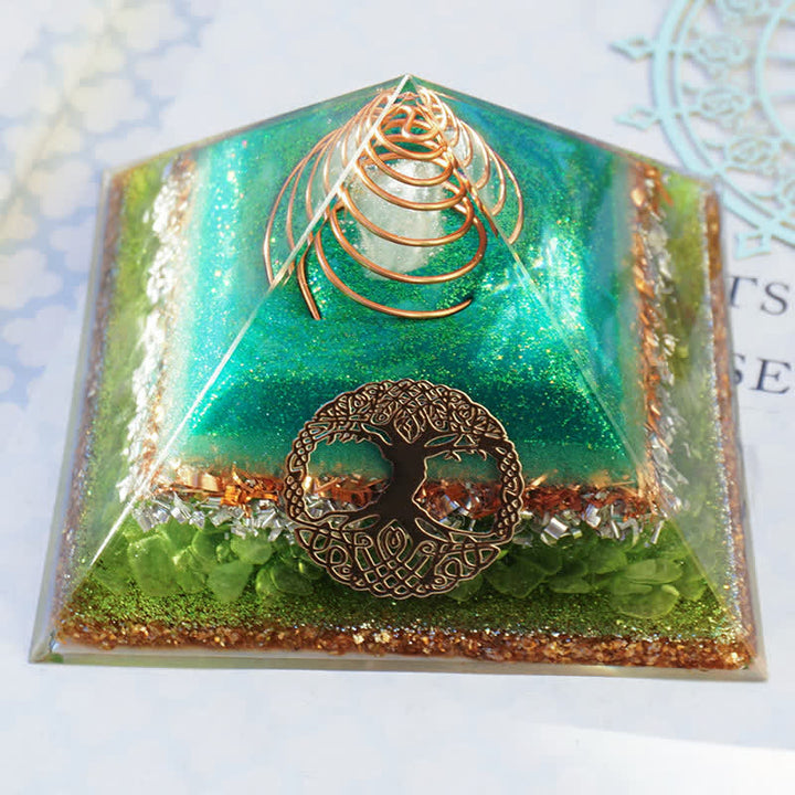 Pirámide de orgón de peridoto de cristal transparente "Árbol de la vida" de Olivenorma