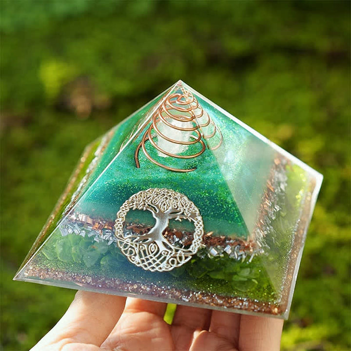 Pirámide de orgón de peridoto de cristal transparente "Árbol de la vida" de Olivenorma