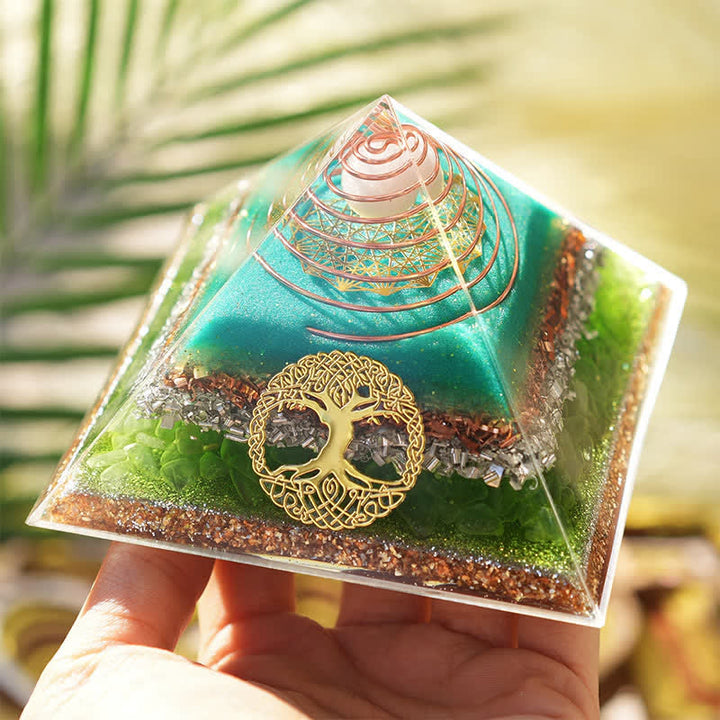 Pirámide de orgón de peridoto de cristal transparente "Árbol de la vida" de Olivenorma