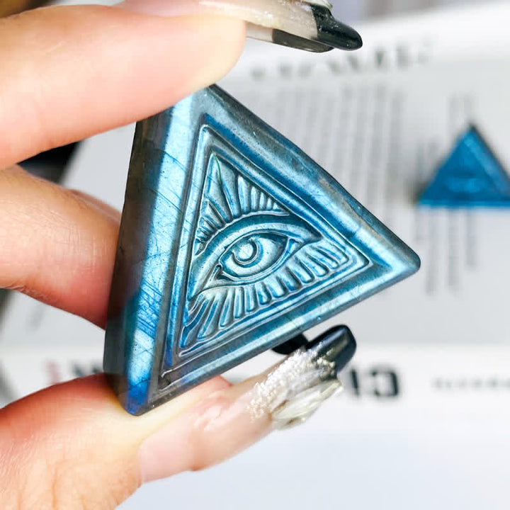 Adorno triangular de mal de ojo tallado con labradorita natural de Olivenorma