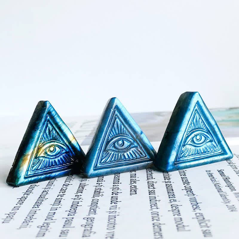Adorno triangular de mal de ojo tallado con labradorita natural de Olivenorma