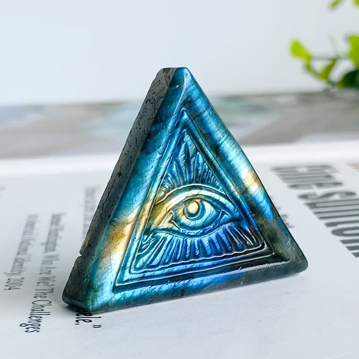 Adorno triangular de mal de ojo tallado con labradorita natural de Olivenorma