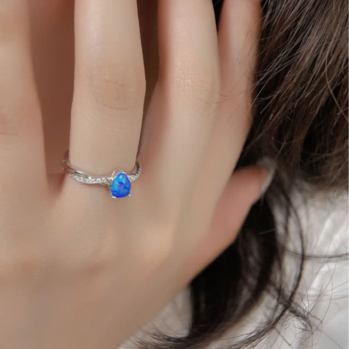 Anillo de ópalo azul con circonita blanca y gota de agua de Olivenorma
