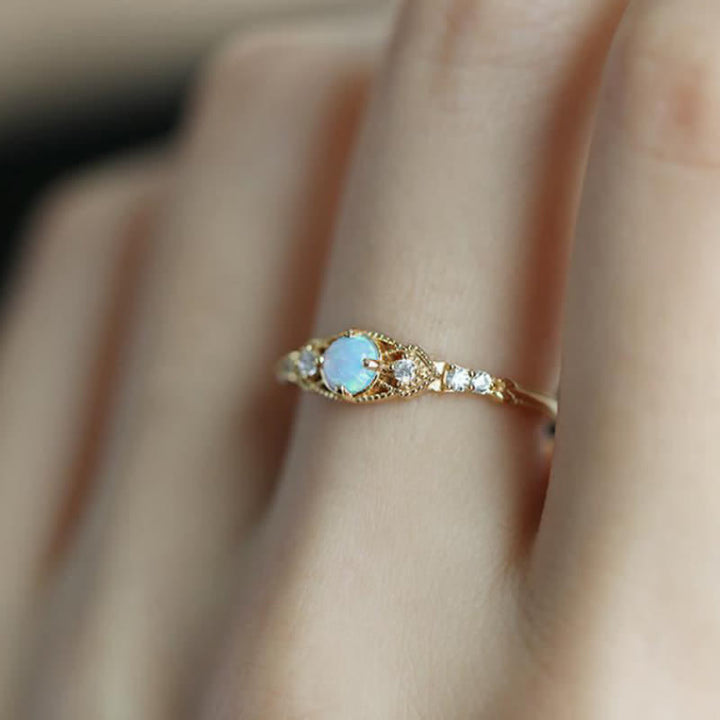 Anillo retro europeo de ópalo y circonita de Olivenorma