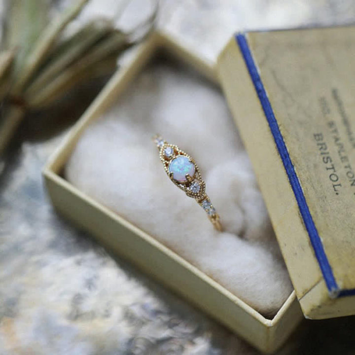 Anillo retro europeo de ópalo y circonita de Olivenorma
