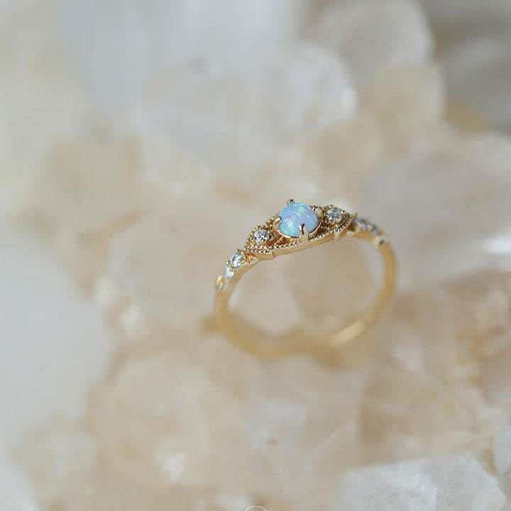 Anillo retro europeo de ópalo y circonita de Olivenorma