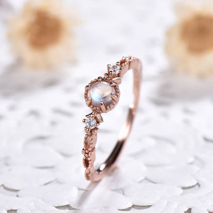 Anillo de compromiso con piedra lunar de tres piedras de Olivenorma