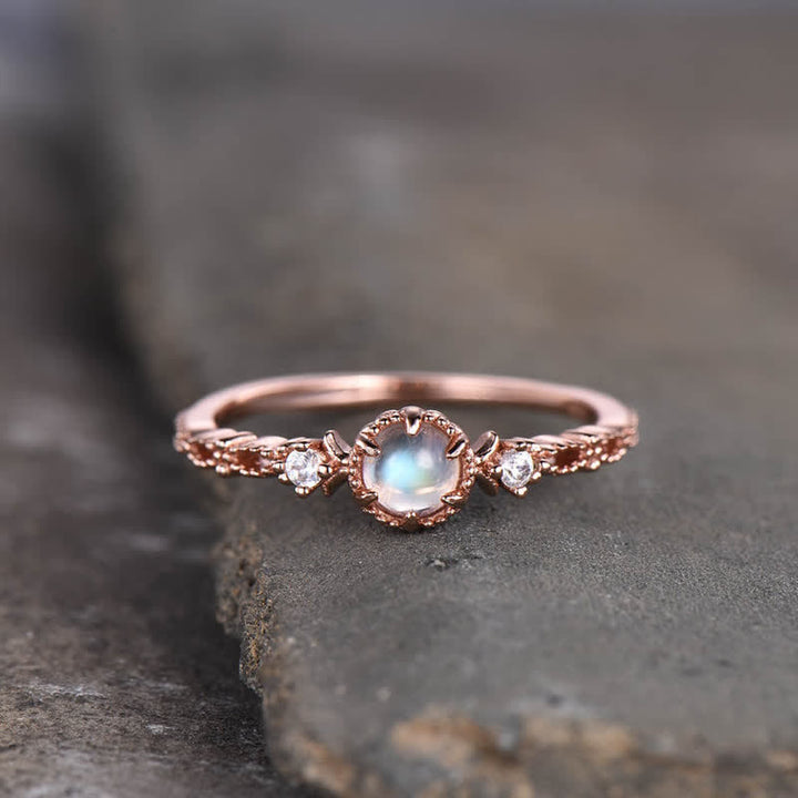 Anillo de compromiso con piedra lunar de tres piedras de Olivenorma