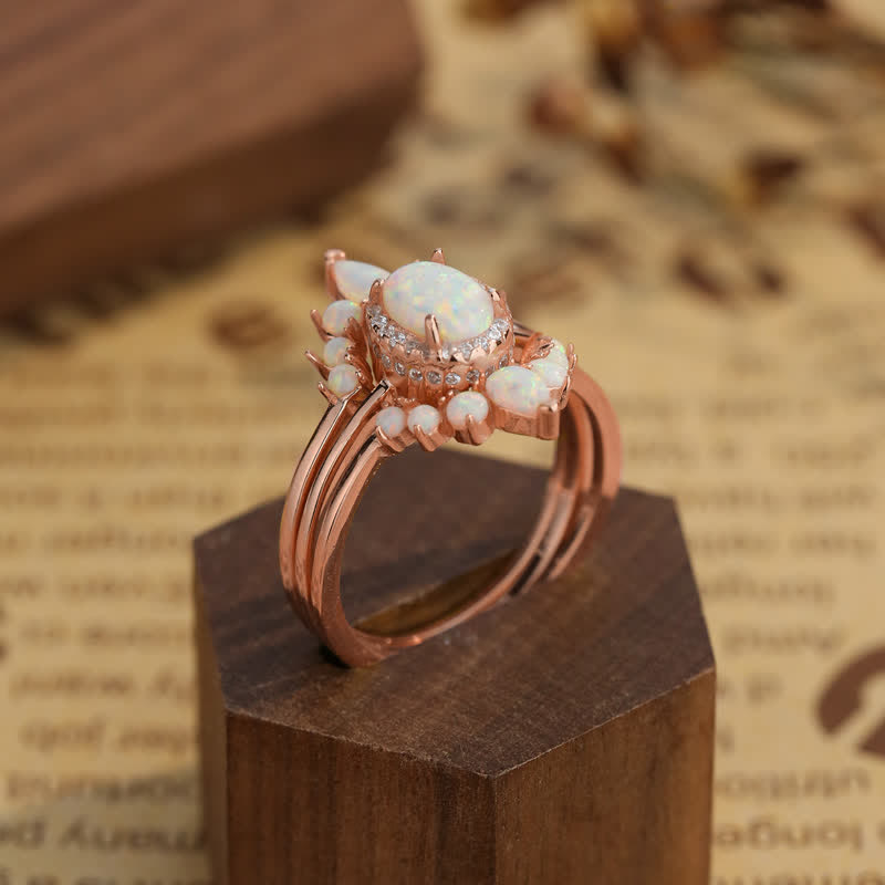 Juego de anillos con diseño de triple corona de ópalo natural de Olivenorma