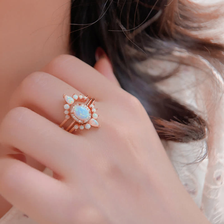 Juego de anillos con diseño de triple corona de ópalo natural de Olivenorma