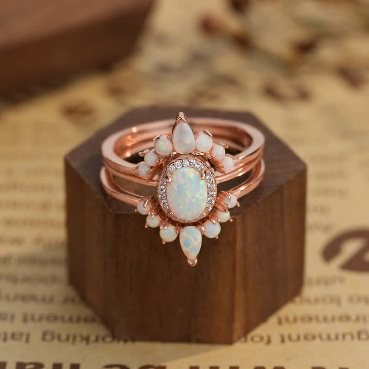 Juego de anillos con diseño de triple corona de ópalo natural de Olivenorma