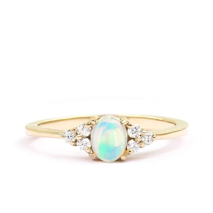 Anillo de ópalo blanco y circonita ovalada simple de Olivenorma