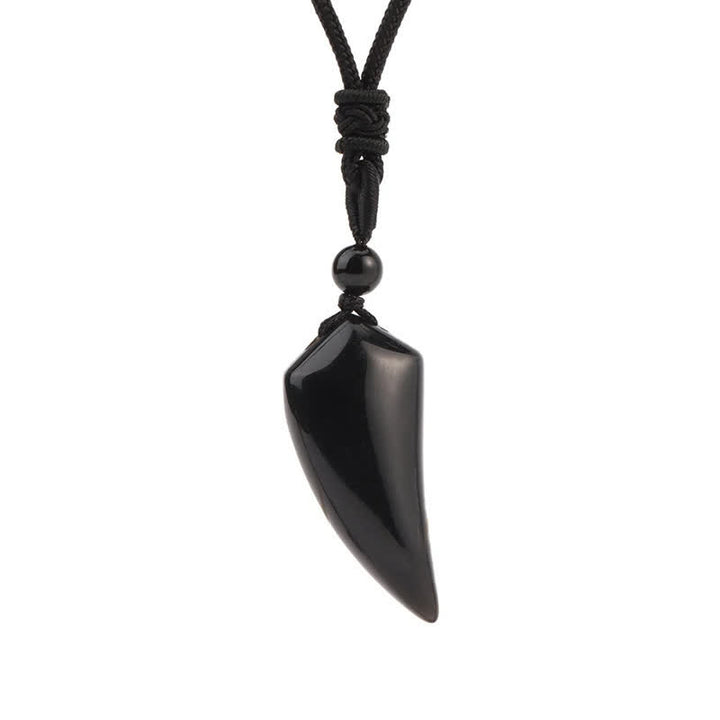 Collar con colgante en forma de diente de lobo tallado en piedra natural de Olivenorma