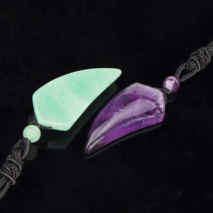 Collar con colgante en forma de diente de lobo tallado en piedra natural de Olivenorma
