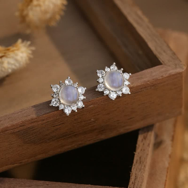 Pendientes de piedra lunar con bisel de circonitas en plata 925 de Olivenorma