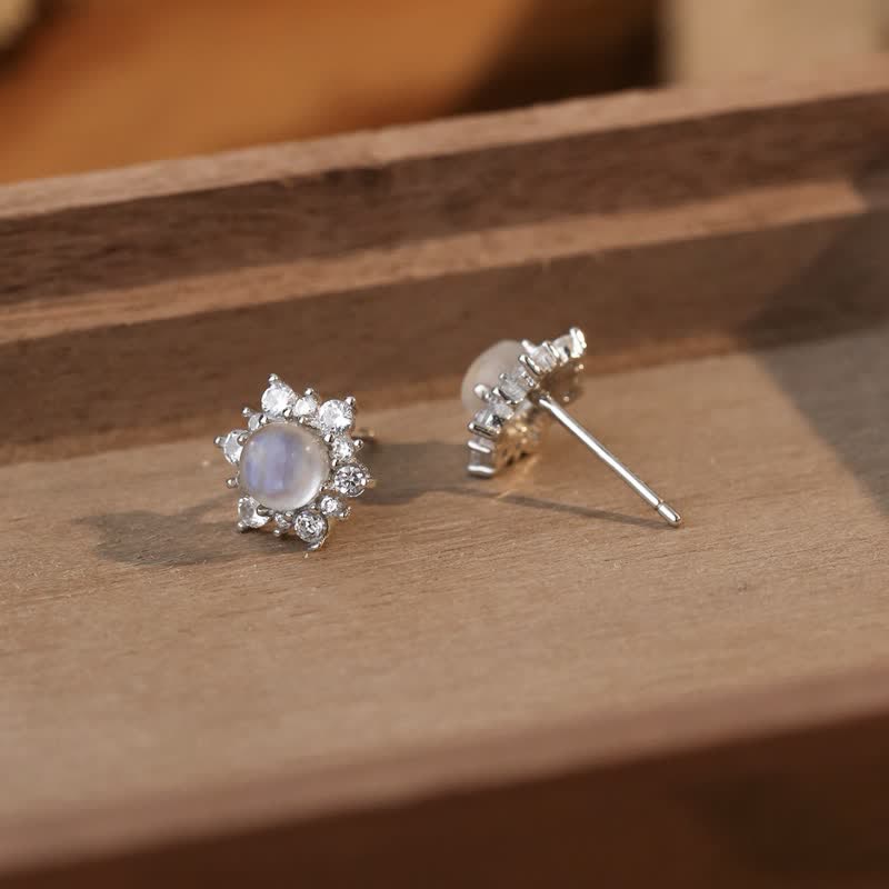 Pendientes de piedra lunar con bisel de circonitas en plata 925 de Olivenorma