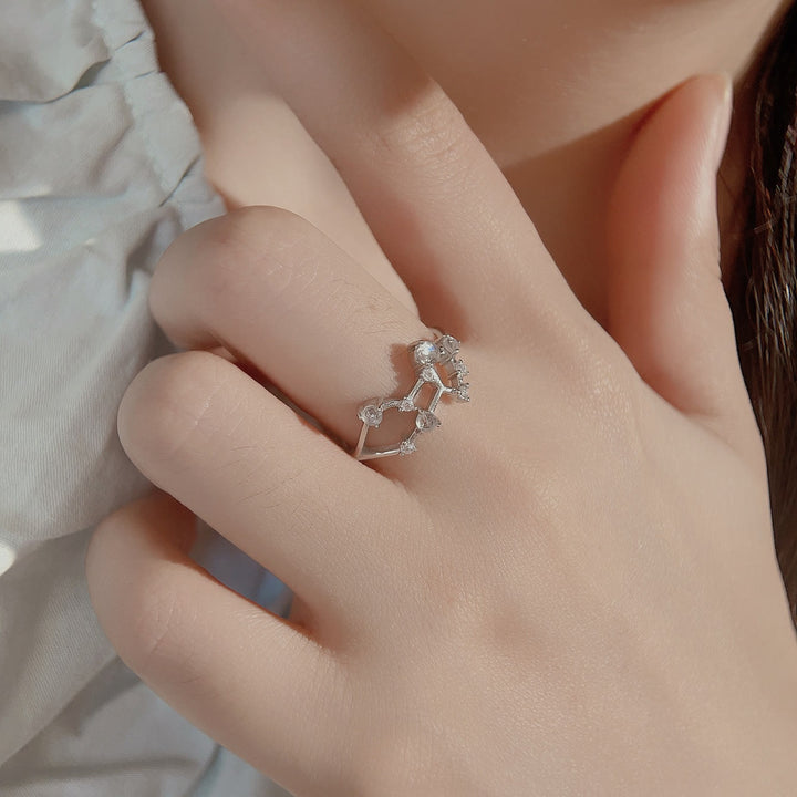 Anillo con símbolo del zodiaco de piedra lunar natural de Olivenorma