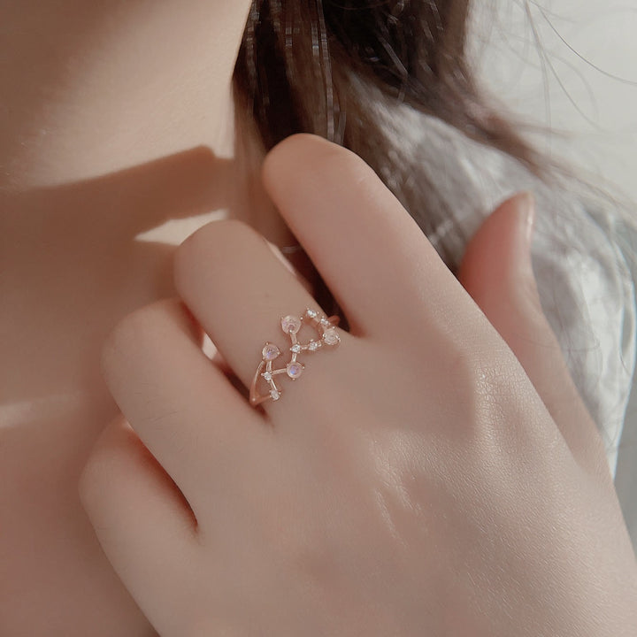 Anillo con símbolo del zodiaco de piedra lunar natural de Olivenorma