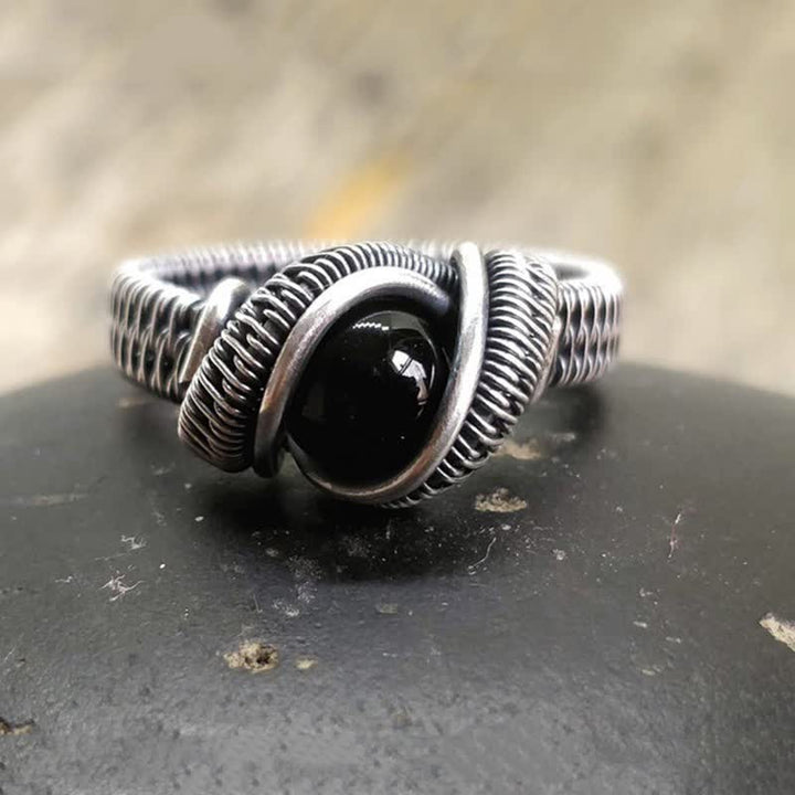 Anillo para hombre con nudo de ónix negro envuelto en alambre Olivenorma