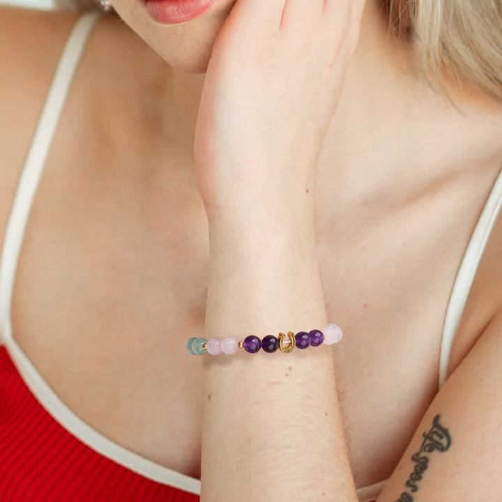Pulsera de cuentas con accesorio de herradura de metal y piedra natural de Olivenorma 