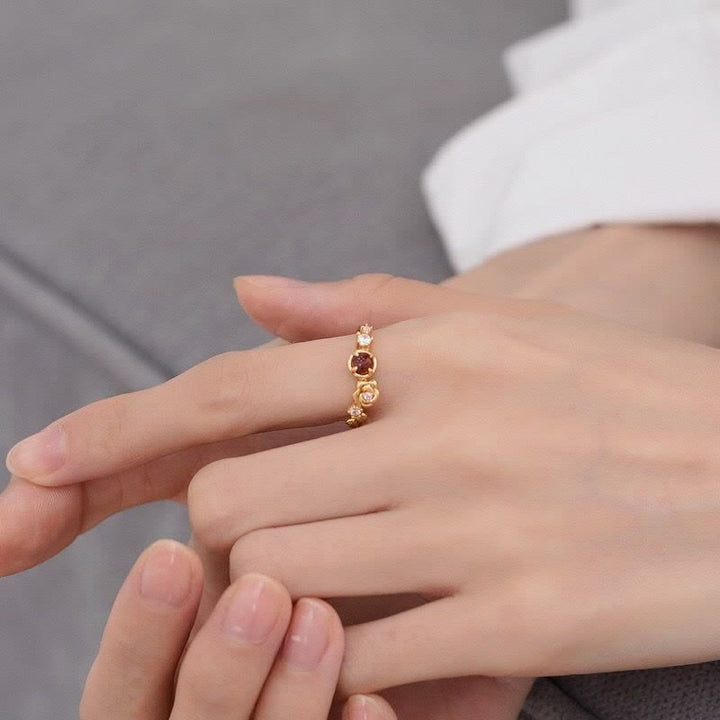 Anillo de granate y moissanita rosa "Venus Rose" de Olivenorma
