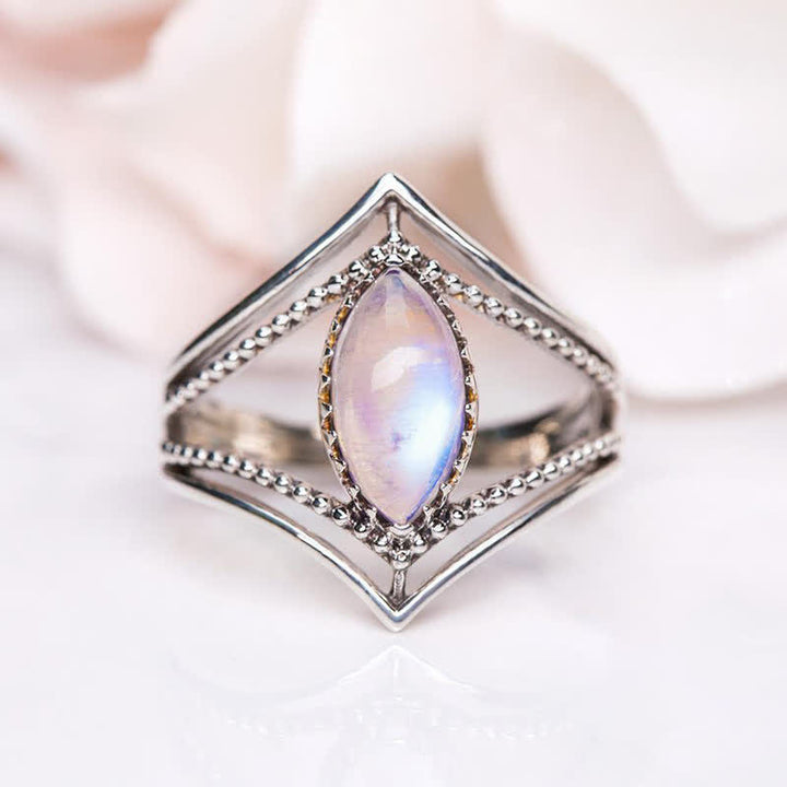 Anillo de piedra lunar natural de marquesa de Olivenorma