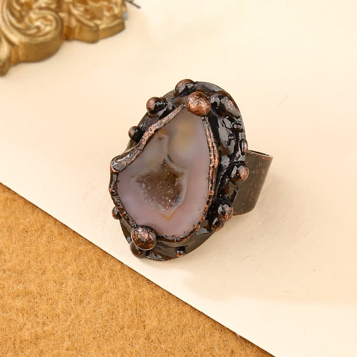 Anillo ajustable de geoda de ágata natural al azar de Olivenorma