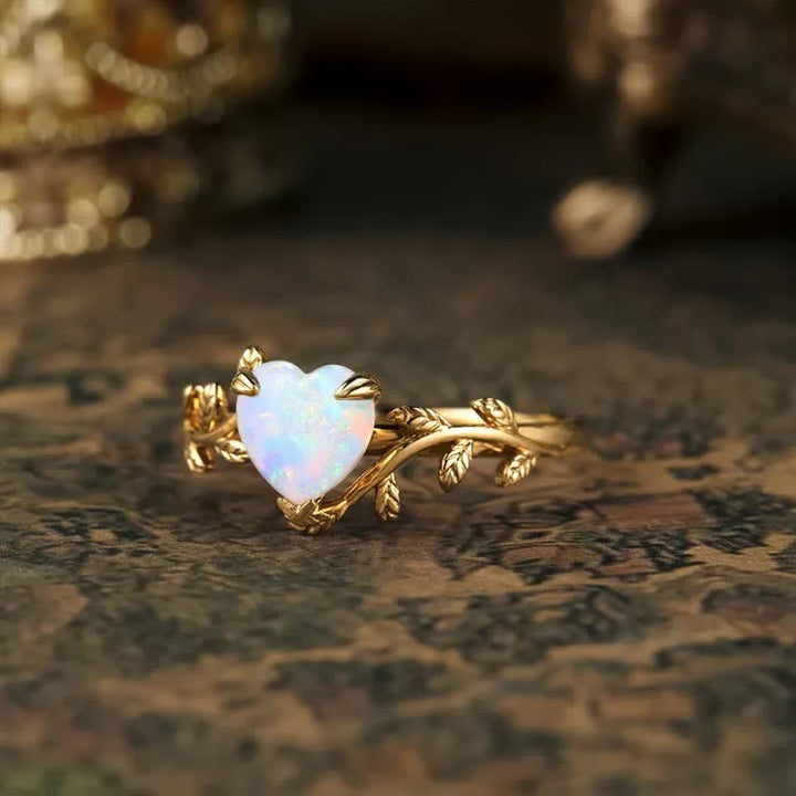 Anillo de hojas con forma de corazón de ópalo natural de Olivenorma