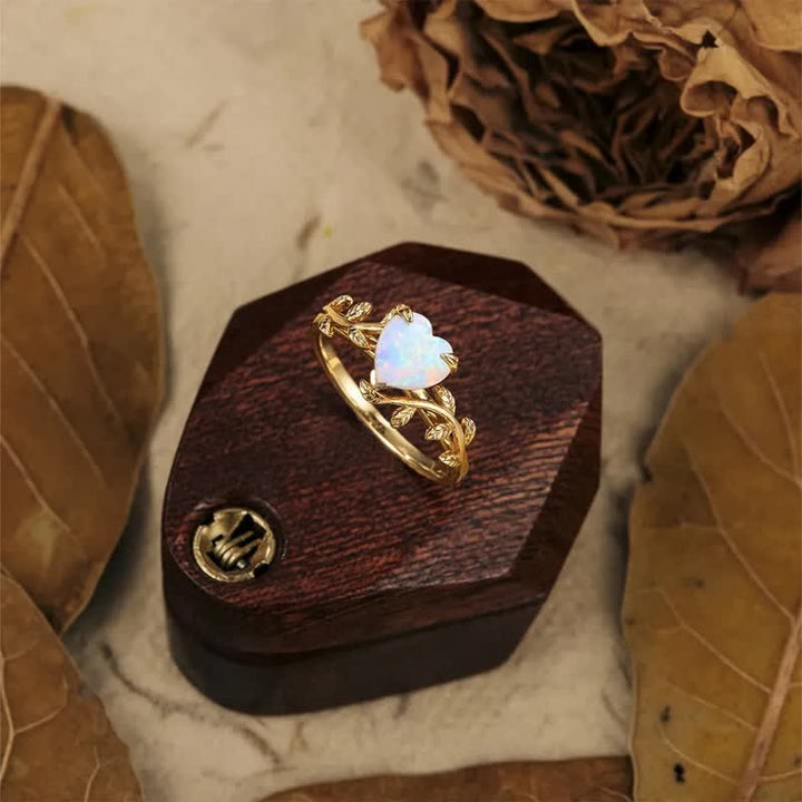 Anillo de hojas con forma de corazón de ópalo natural de Olivenorma